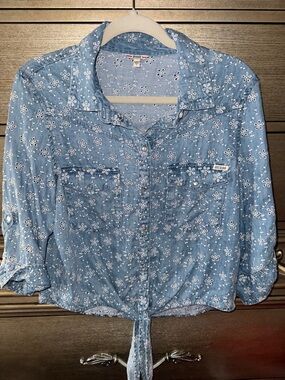 GUESS Light Blue Floral Eyelet Tie-Front Button-Down Shirt